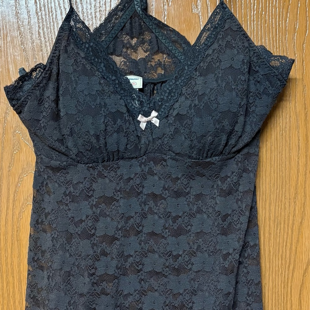 Women’s Chic Black Lace Top Sz XL padded
